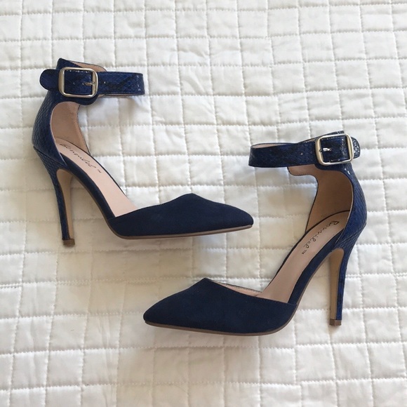Shoes - 🌹 2/$25 Black & Blue Stiletto Heels